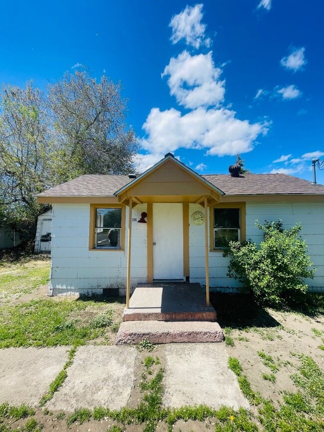 Building Photo - Cozy 2bdrm 1 bath house with yard and exte...