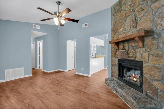 Building Photo - Georgetown Home For Rent!