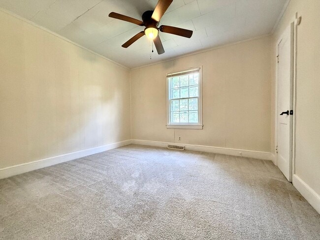 Building Photo - 3 Bedroom Home In Durham