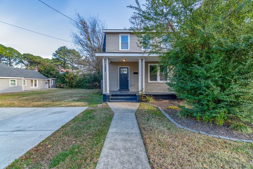 Building Photo - 1552 Fleetwood Ave