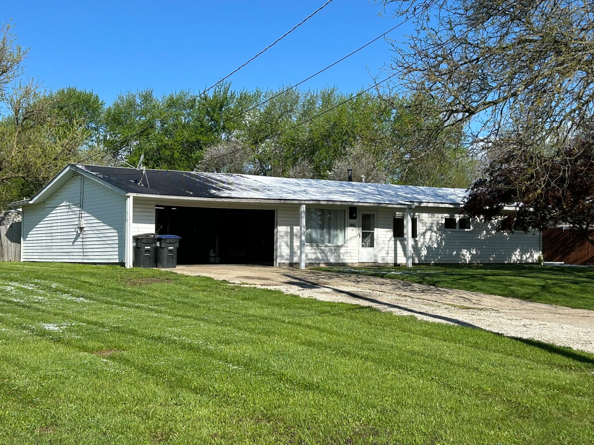 Building Photo - 1882 Paul Dr