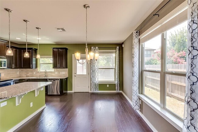 Building Photo - 16113 Hawthorne Heights Trail