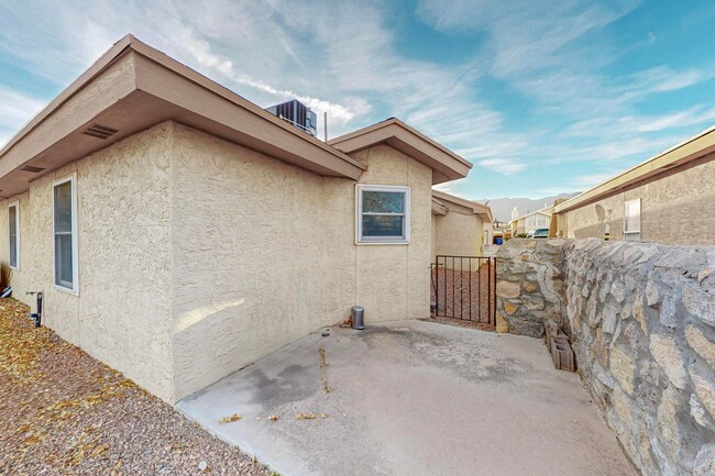 Building Photo - Charming 3 bedroom 2 bath home in Northeas...