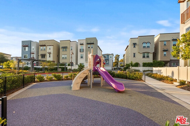 Building Photo - 749 Daniel Freeman Cir