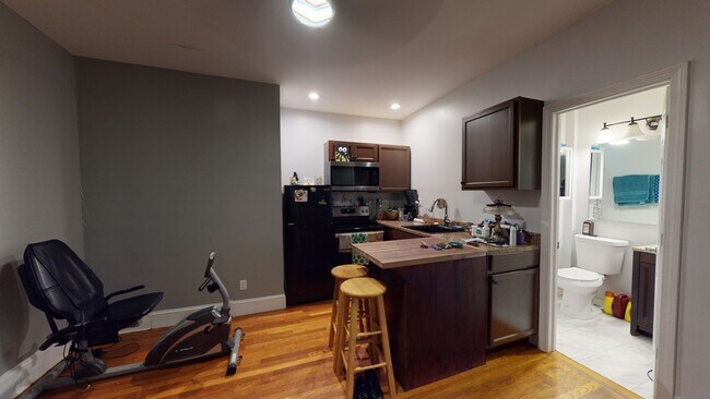 Building Photo - Charming 1BR + Bonus Sunroom - Near Yale, ...