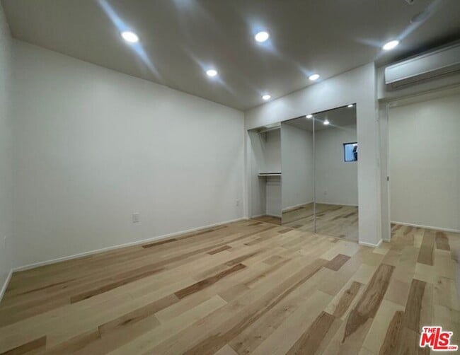 Building Photo - 245 Windward Ave