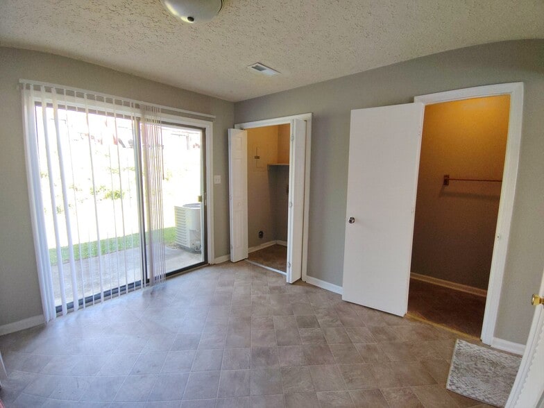 Building Photo - 16 Duiguid Dr