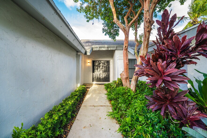 Building Photo - 3048 NW 27th Ter