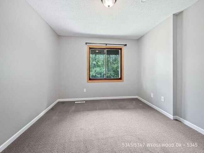 Building Photo - 5345/5347 Wedgewood Dr-5345