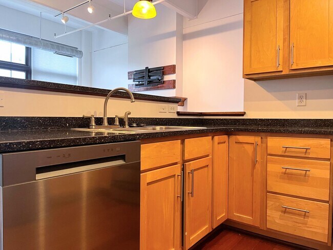 Building Photo - 210 Ellicott St