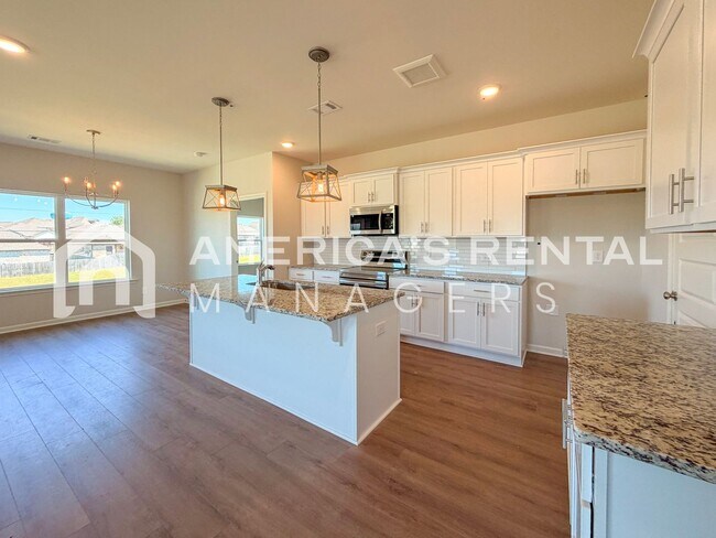 Building Photo - Southern Charm Meets Contemporary Style in Tuscaloosa!