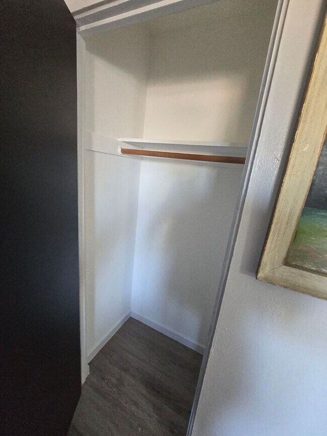 Building Photo - Rooms for Rent – Furnished, Lockable, & Private Backyard! 6 Spots Open.