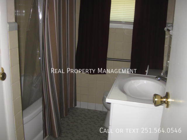 Building Photo - 5613 Overlook Rd