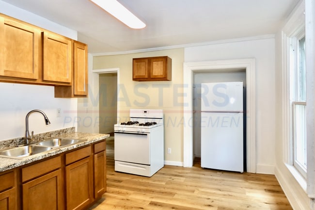 Building Photo - 1026 Oakwood Ave