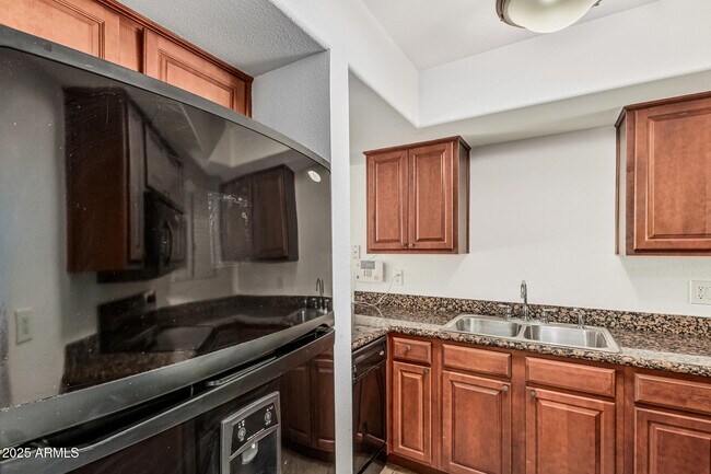 Building Photo - 985 N Granite Reef Rd
