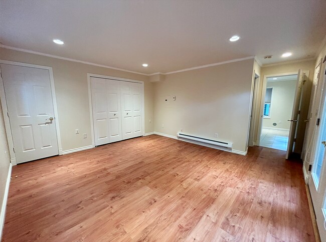 Building Photo - Madison Park Townhome