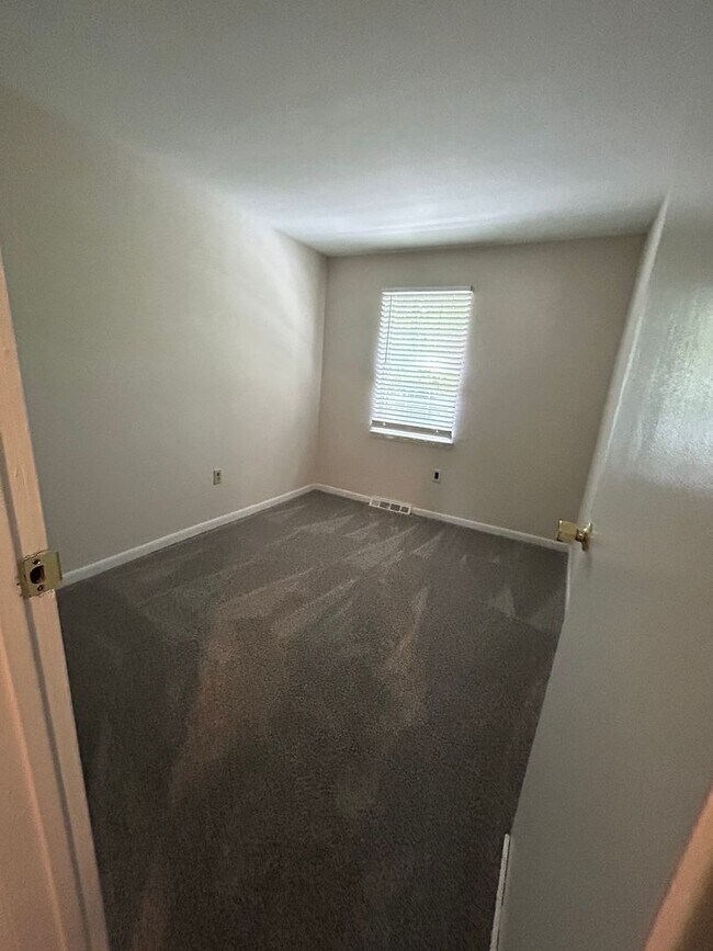 Building Photo - Welcome to White Chapel!