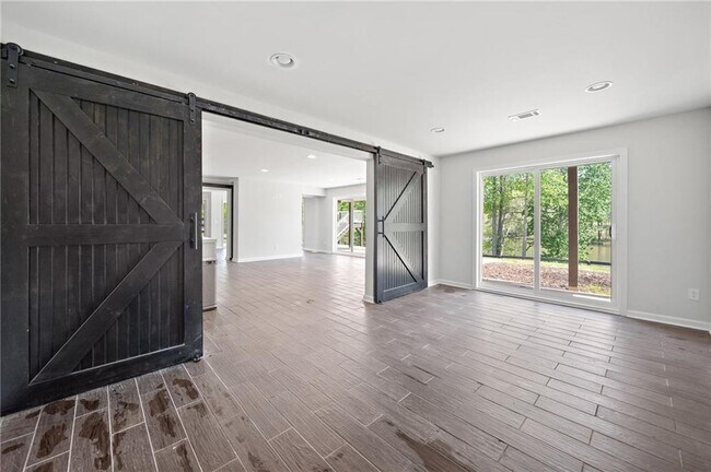 Building Photo - 4180 Woodwind Dr