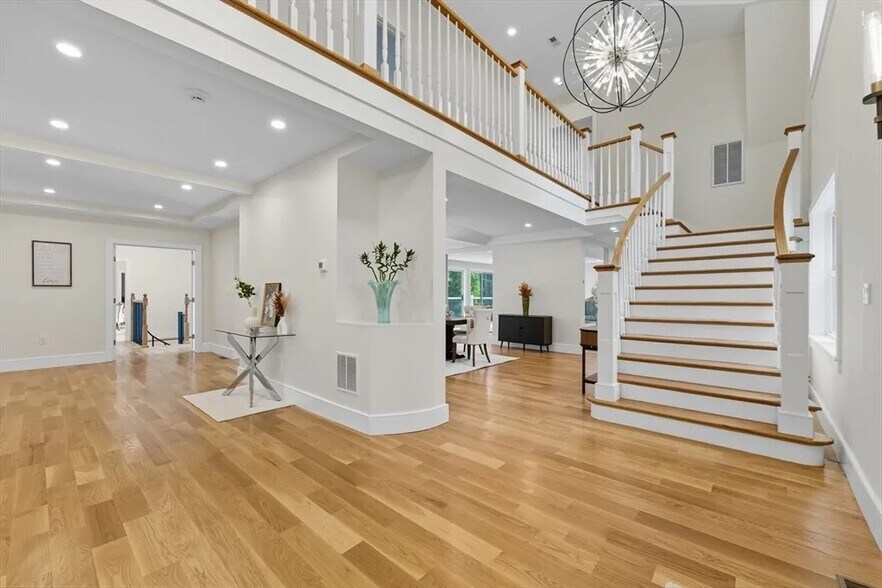 Building Photo - 22 Lincoln Rd