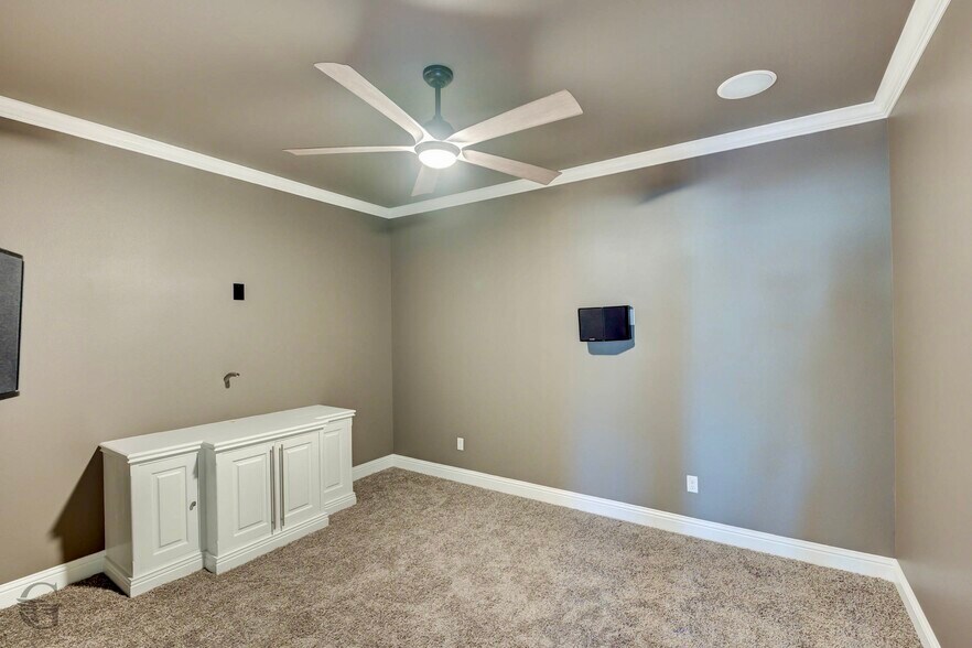 Building Photo - 555 Canterbury Ln