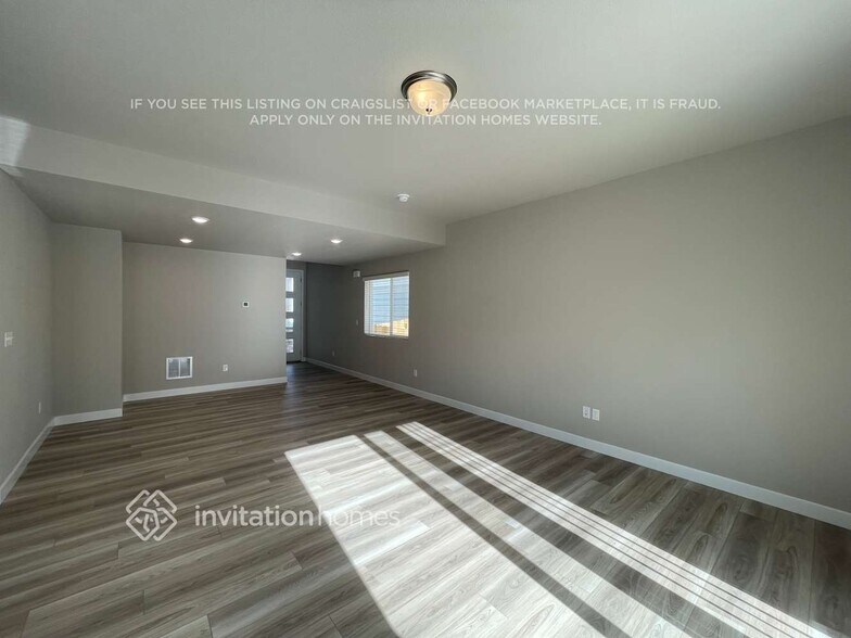 Building Photo - 13583 Arriba Dr