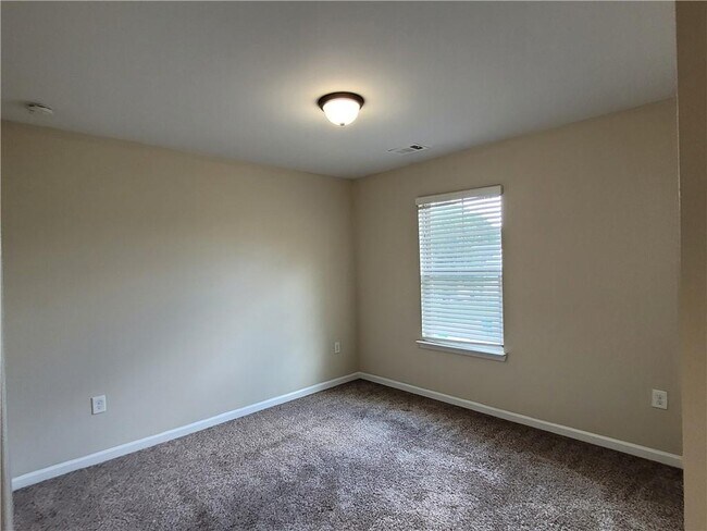 Building Photo - 6010 Stonebrook Ln