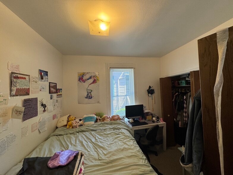 2nd Bedroom - 2429 N Oakland Ave