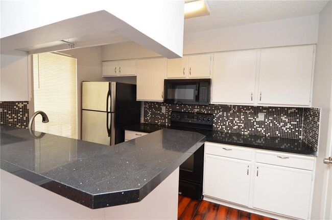 Building Photo - 8605 Mallard Reserve Dr