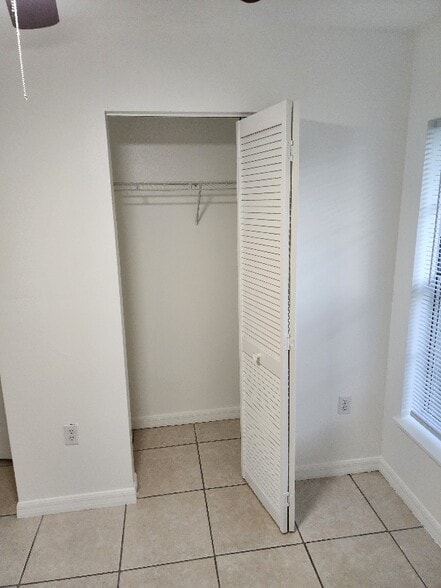 Building Photo - 2225 86th Ct