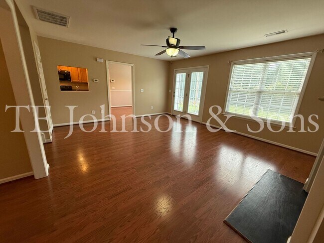 Building Photo - Charming 3-Bedroom Home with Modern Comfor...