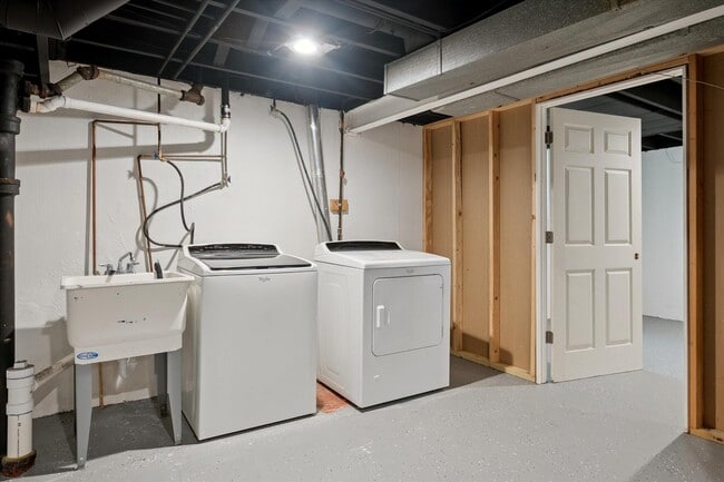 Building Photo - 29484 Spring Hill Dr