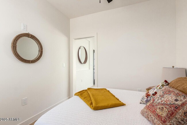 Building Photo - 1721 W Sherman St