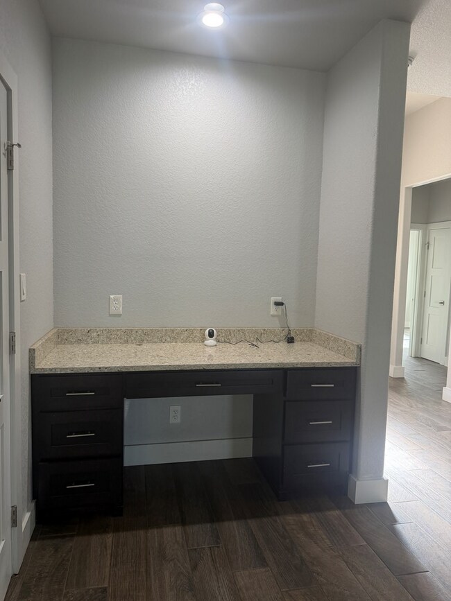 Building Photo - 2408 Birkdale Ln