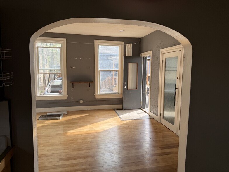 Building Photo - 553 E 700 S