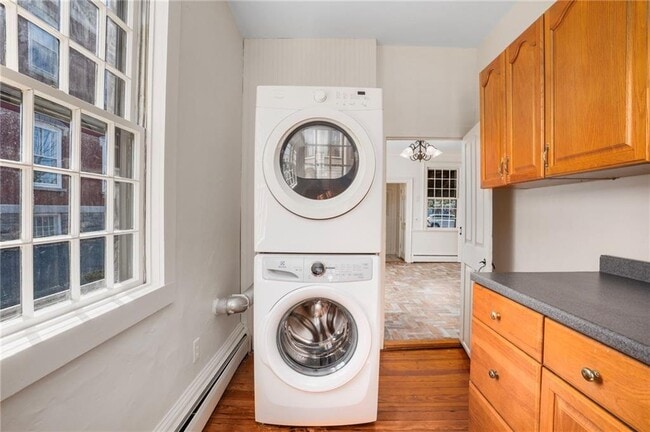 Building Photo - 14 Elm St