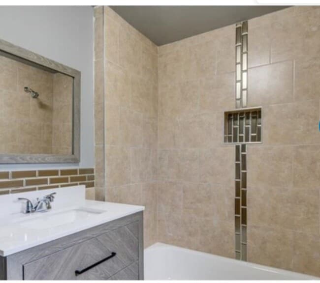 Building Photo - Newly Remodeled 3 Bedroom Home