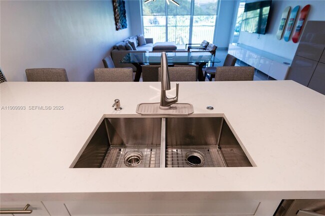 Building Photo - 4017 N Cypress Dr