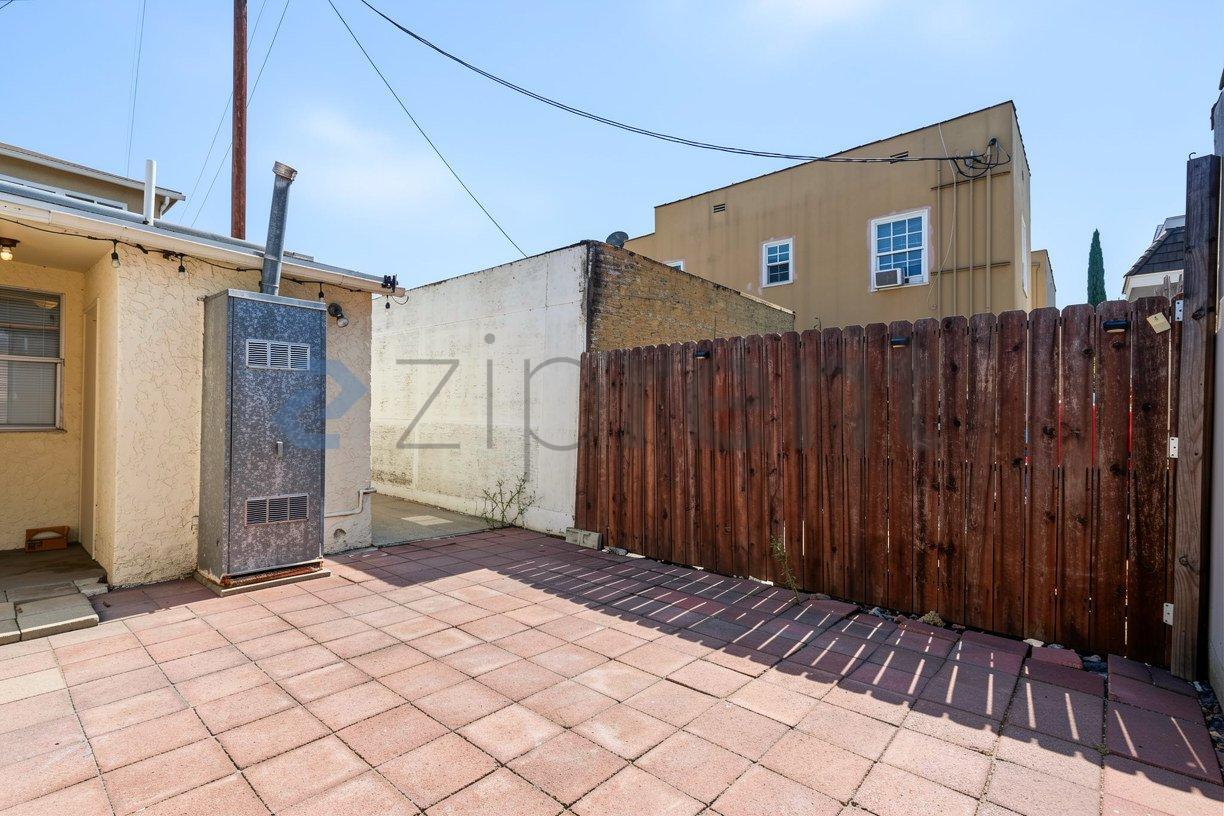 Building Photo - Unit