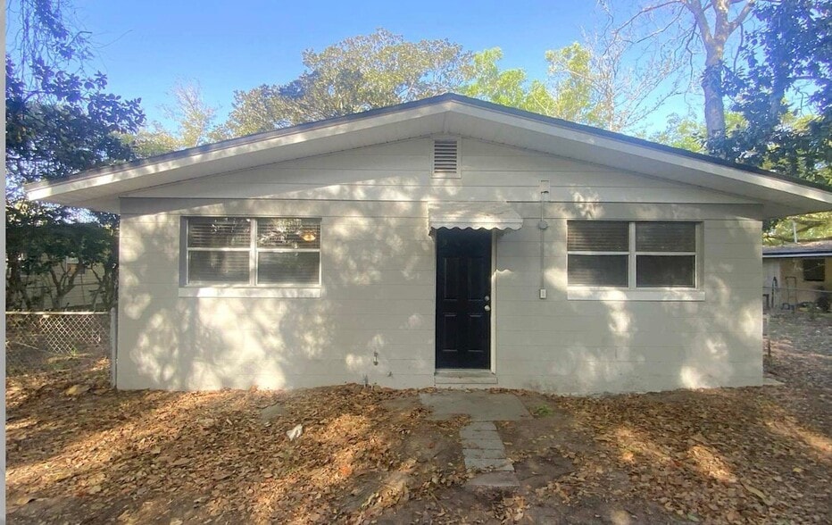 Building Photo - 4546 Lane Ave S