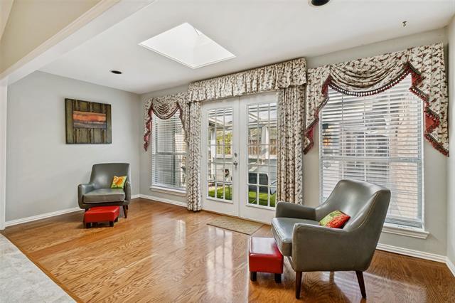 Building Photo - 3024 Encino Dr