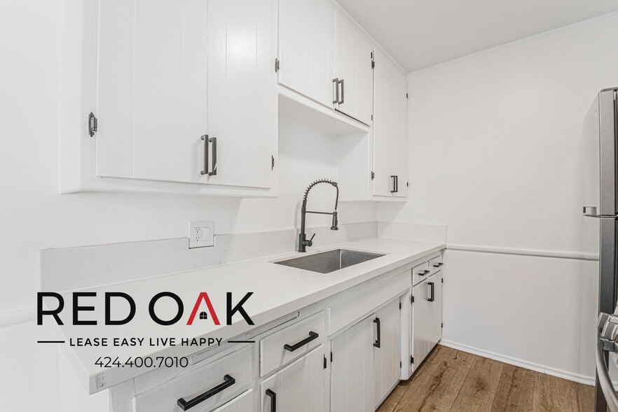 Building Photo - 820 S Gramercy Pl