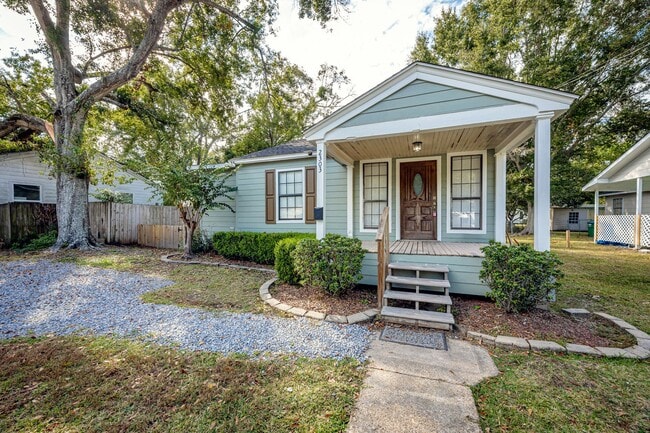 Building Photo - Adorable Updated Cottage in Pascagoula