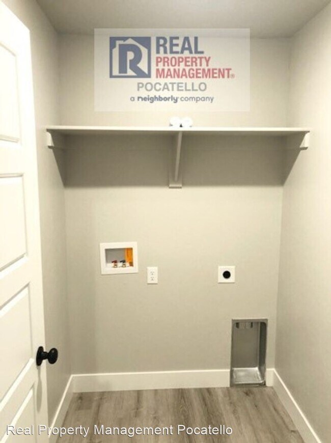 Building Photo - 3 br, 2.5 bath House - 169 Park Lawn #8