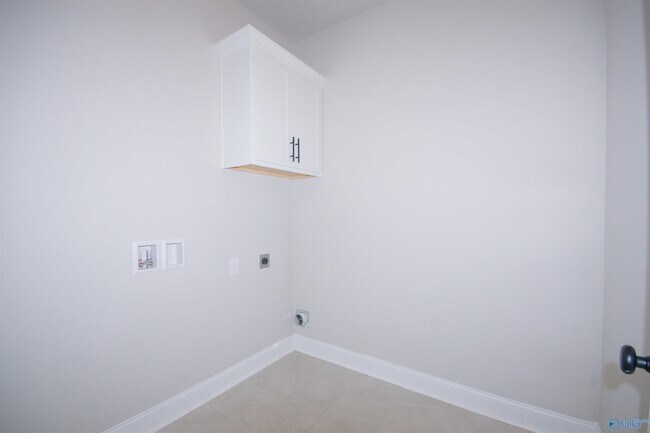 Building Photo - 12605 Juniors Dr