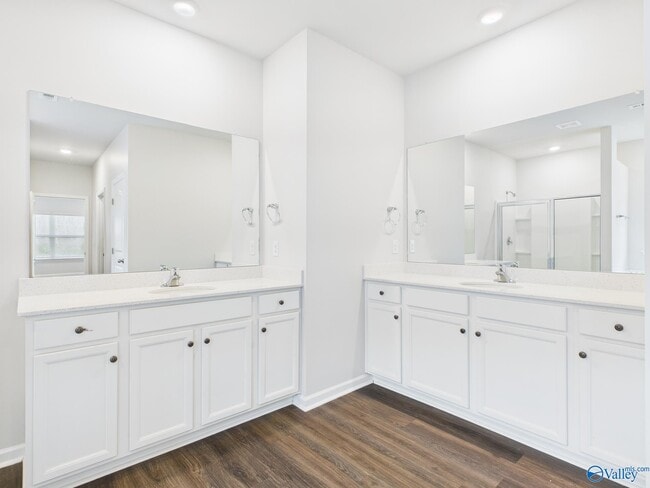 Building Photo - 157 High Leaf Dr