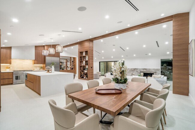 Building Photo - 16110 Clear Oak Dr