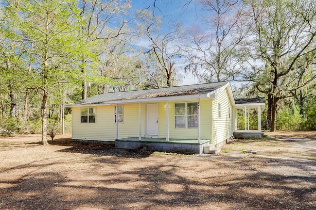 Primary Photo - Newly Renovated Home on 1 Acre Lot in Sout...