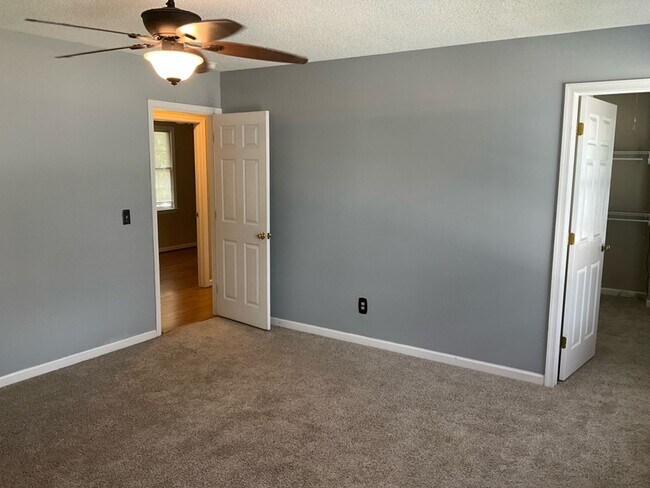 Building Photo - 300 Brook Hollow Dr