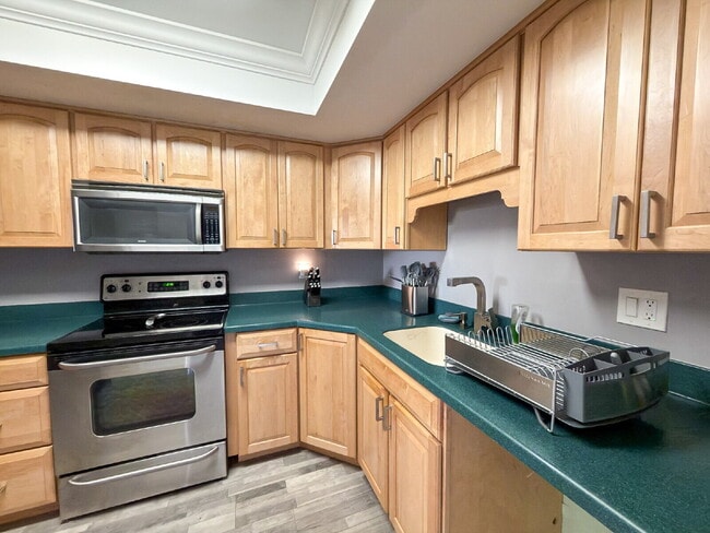 Building Photo - Wickham Road Condo