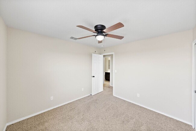 Building Photo - Flexible 5-Bedroom Rental Home in Alamo Ra...